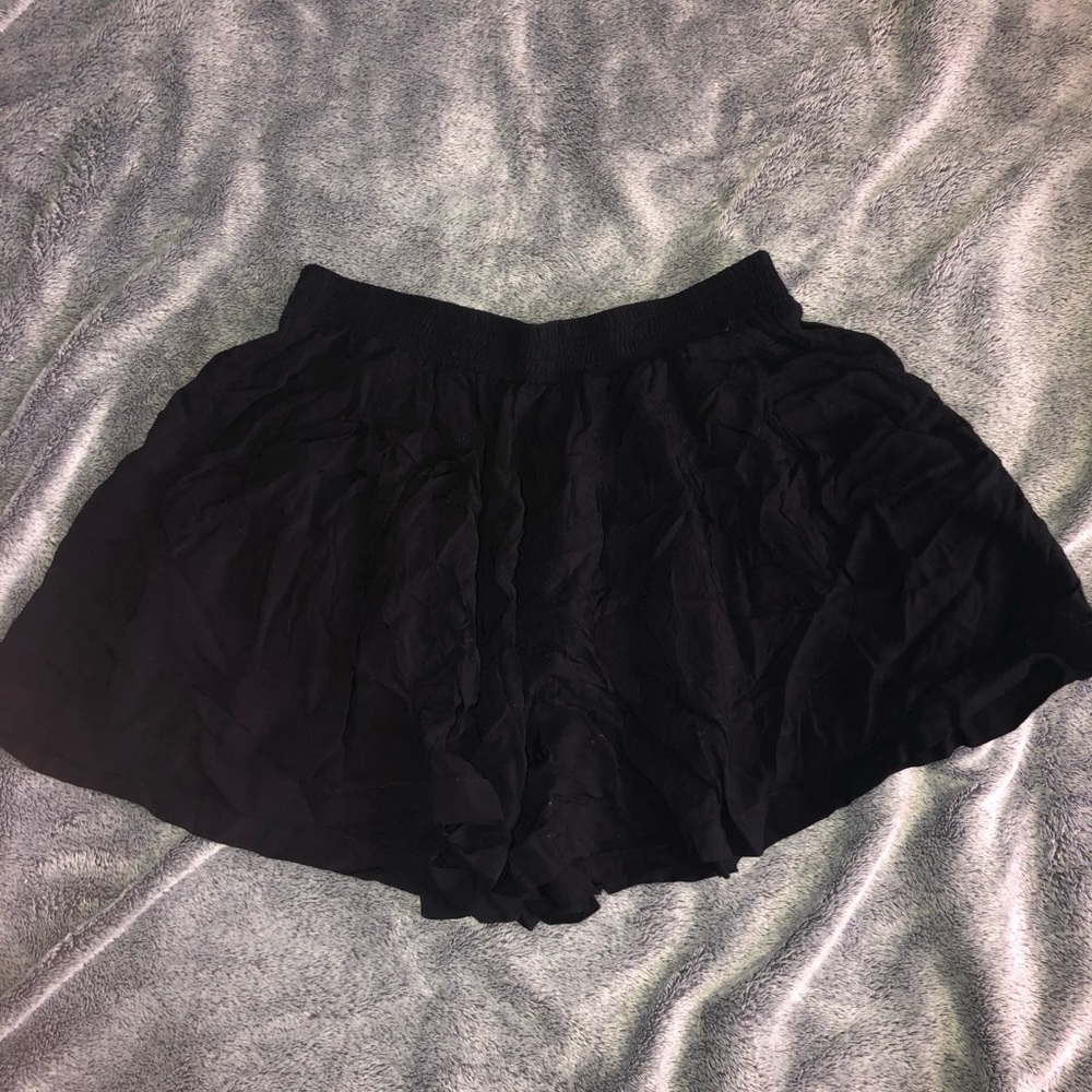 Black Flowly Shorts